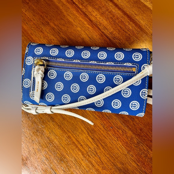 Dooney & Bourke Chicago Cubs MLB Crossbody Wallet NWT - Picture 6 of 13